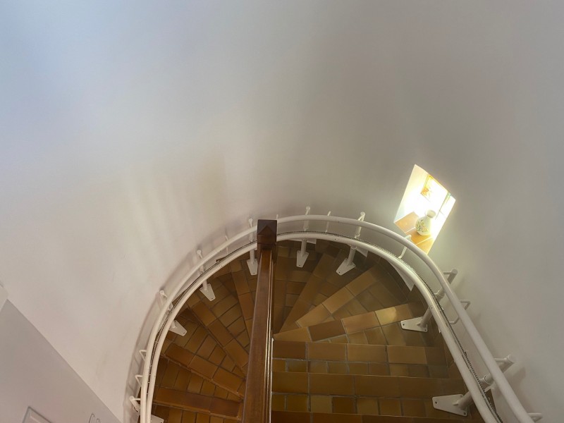 Installation d’un monte escalier dans une cage en demi-cercle à Canet en Roussillon