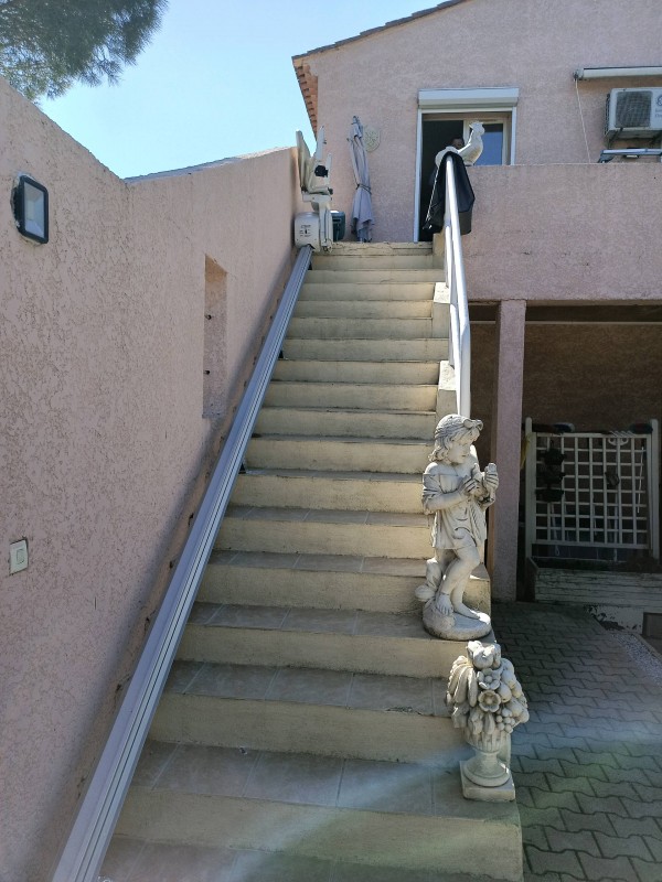 Monte escalier extérieur à BÉZIERS