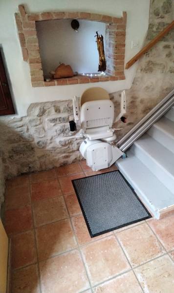 L'Expertise de l'Installation de Monte-Escalier droit dans la Région PACA