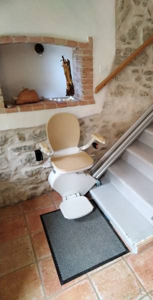 L'Expertise de l'Installation de Monte-Escalier droit dans la Région PACA